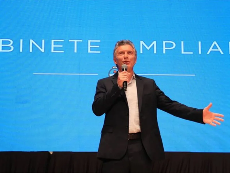 A un día de irse, renunció todo el gabinete de Macri