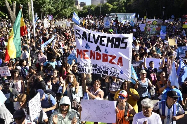 La postergación de la reglamentación de la ley: una zanahoria con olor a cianuro