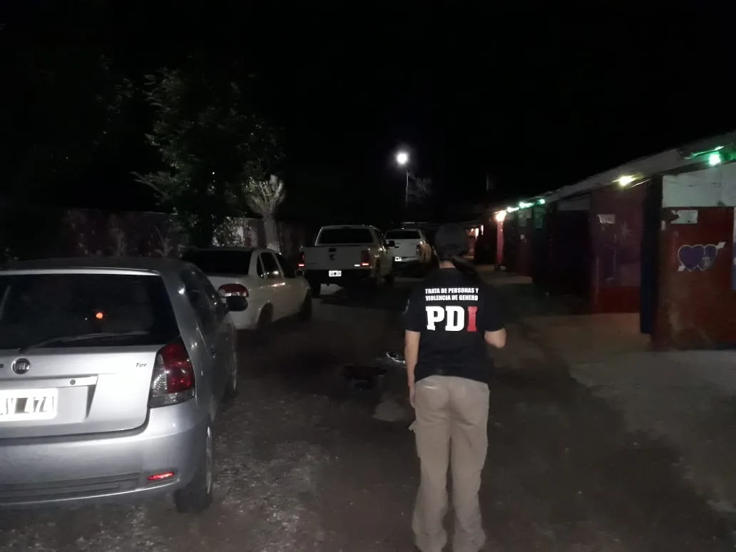 Rescatan a dos mujeres y allanan un motel en Rufino: hay un detenido