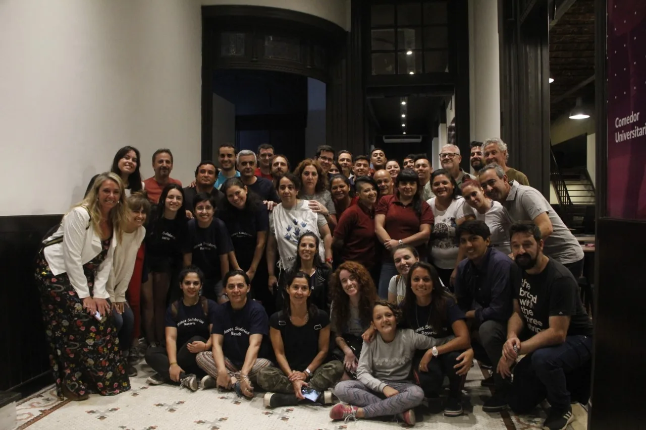 Más de 200 personas fueron a cenar la noche de Navidad al comedor de la UNR