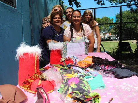 Emprendedoras del Oeste confeccionaron mallas para las colonias de verano