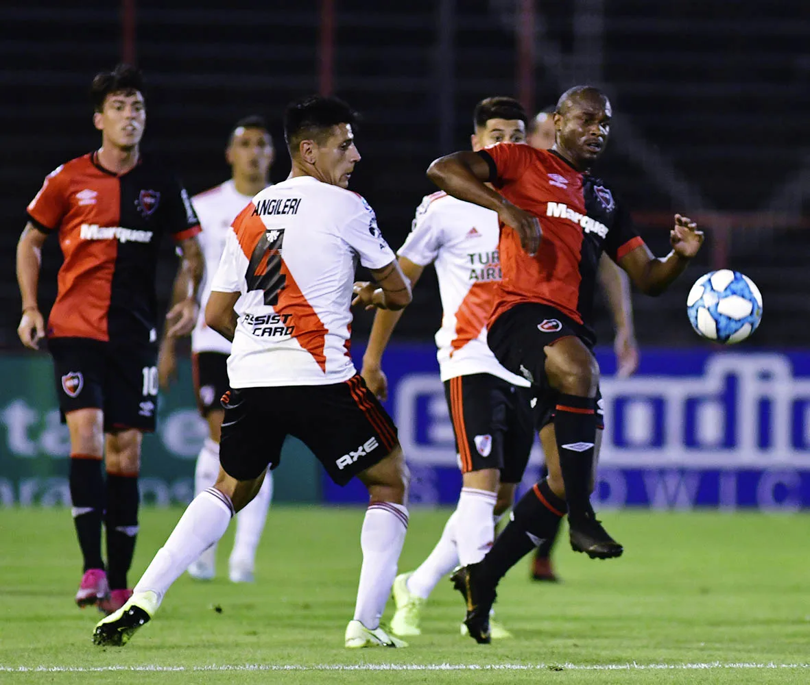 Lema y Leal, goleadores que no alcanzaron para evitar la debacle de Newell's
