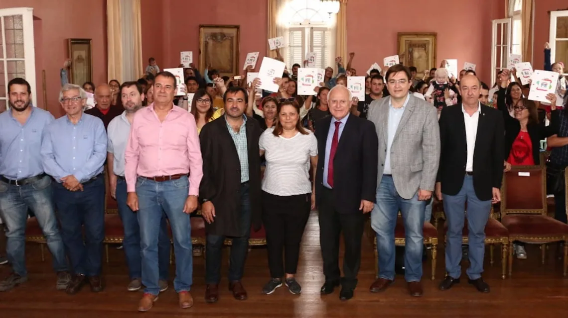 Lifschitz entregó 25 viviendas en Casilda y llegó a 3.500 en la provincia