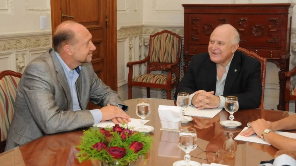 Pelea por el Estado: Perotti derogó pases de personal dispuestos por Lifschitz