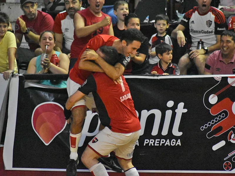Newell’s, en la final de ida por el ascenso, derrotó a GEVS ante una multitud