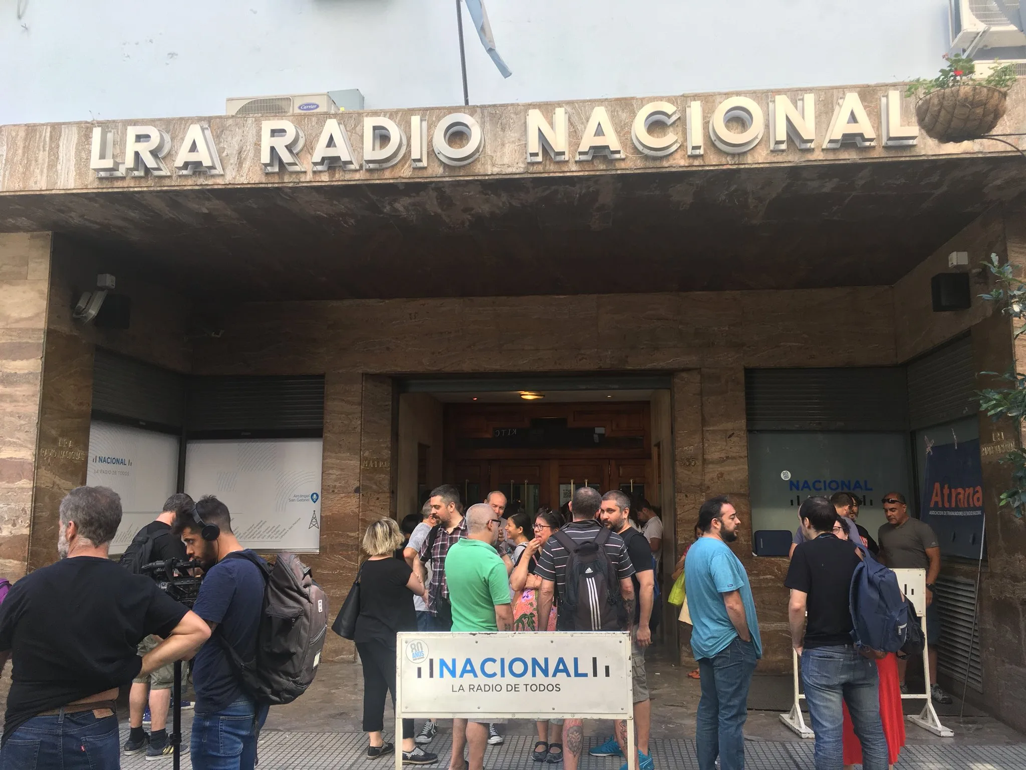 Denuncian canje de trabajadores por ñoquis en "Radio Nacional"