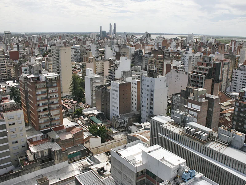 Hoteleros rosarinos insisten con regular la oferta de Airbnb, Booking y Despegar