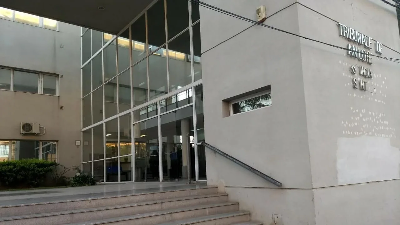 Le quitan la "responsabilidad parental" por no pagar la cuota alimentaria
