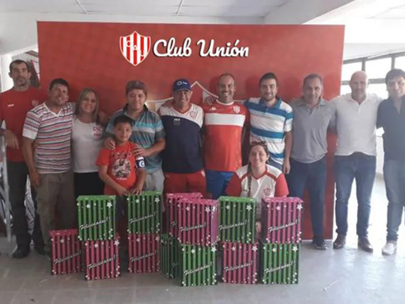 Trabajadores de Unión regalaron sus cajas navideñas a los de Colón