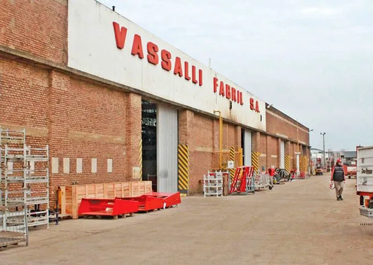 La fábrica de cosechadoras Vassalli de Firmat sigue a la espera de un inversor