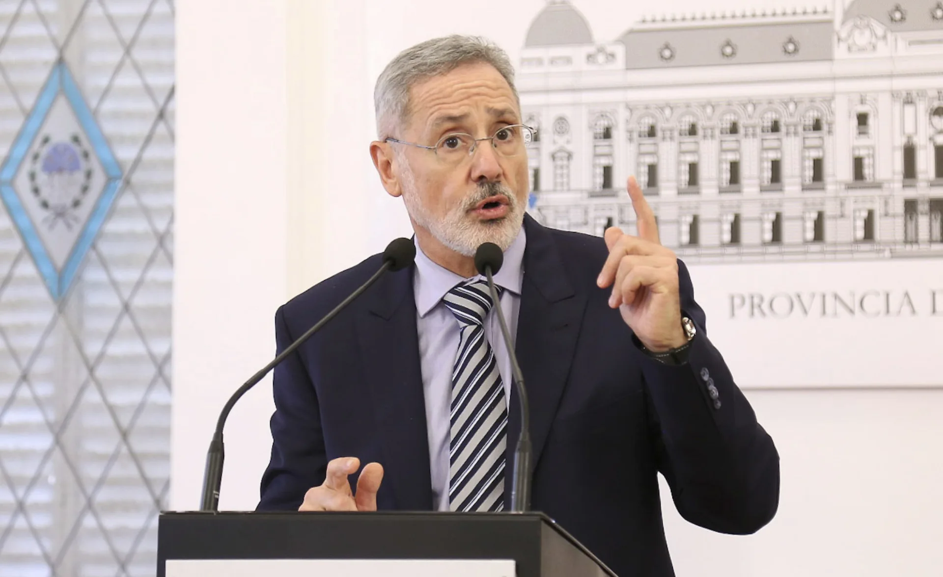 Cartucho en la recámara: el gobierno pide “desdramatizar” la medida