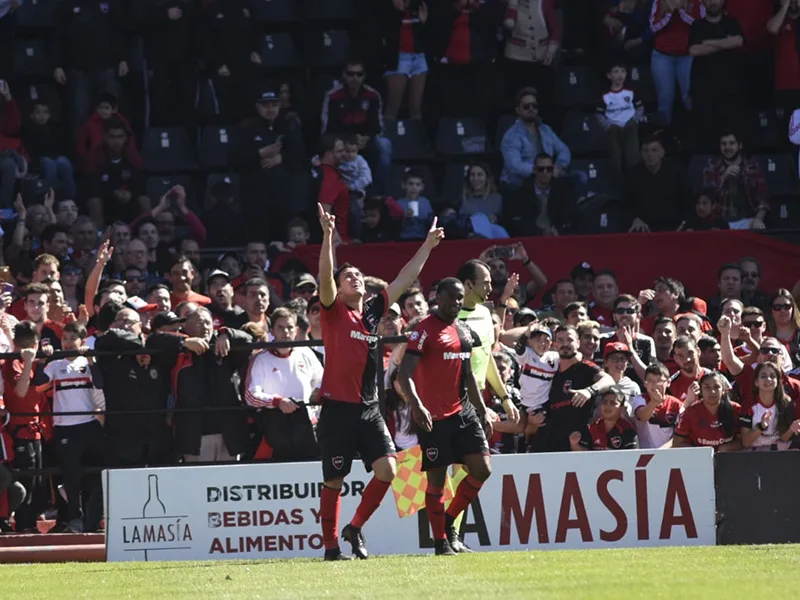 Vuelve Gabrielli en la defensa de Newell’s, pero hay una duda en el mediocampo