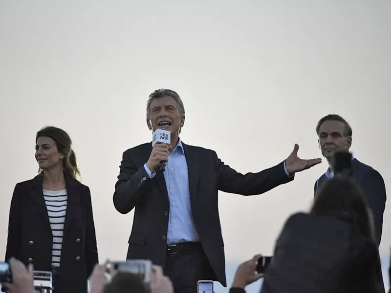 La ruta del dinero: Macri, el “arte” de endeudarse y no pagar