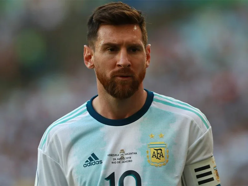 El crack rosarino Lionel Messi se sumó al "desafío de los 10 toques"