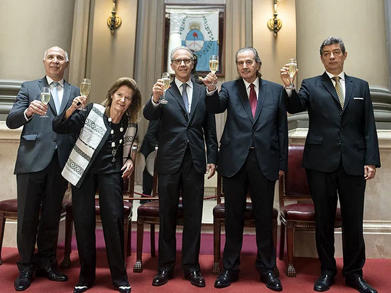 La Corte Suprema de la Nación prorrogó hasta el 26 de abril la feria judicial extraordinaria