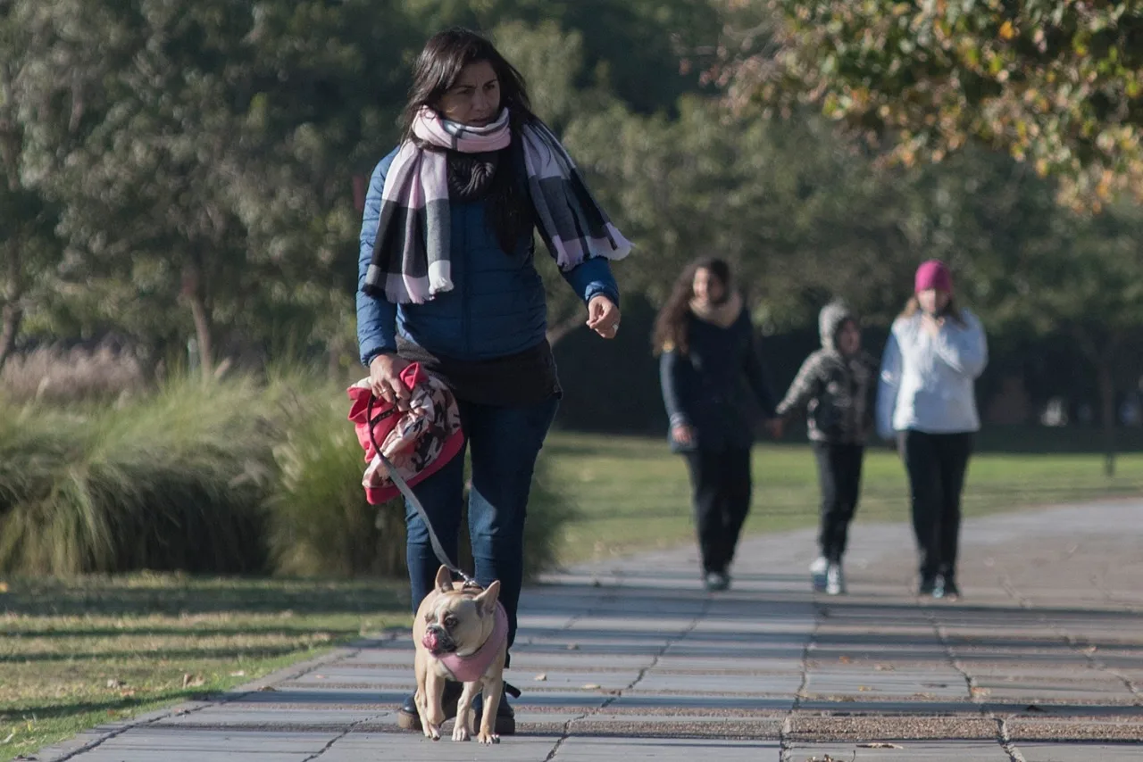 El sol sale el fin de semana para aguantar el frío, pero el termómetro recién sube con el locro