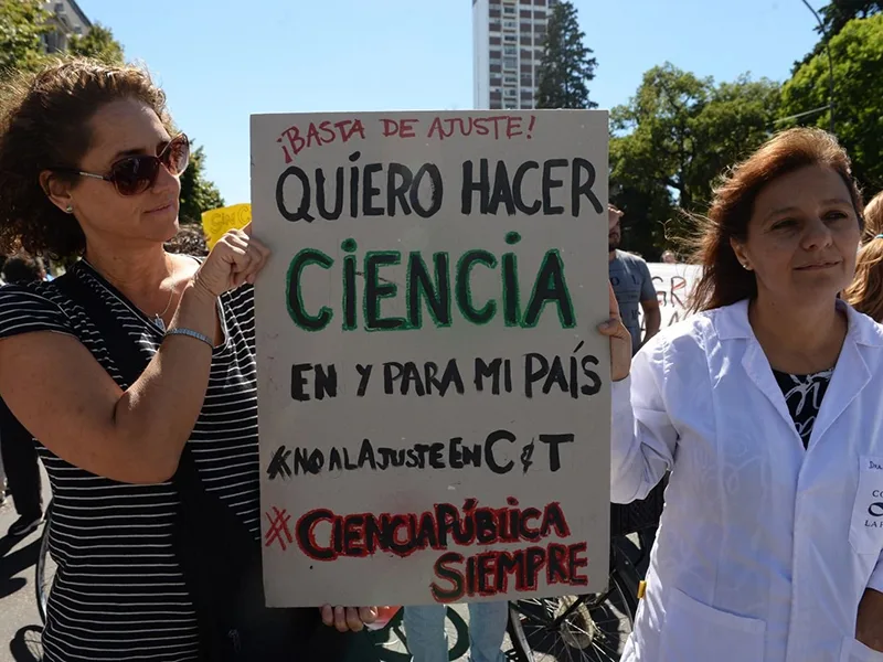 La otra pandemia: el recorte de fondos a la ciencia fue una constante durante el macrismo
