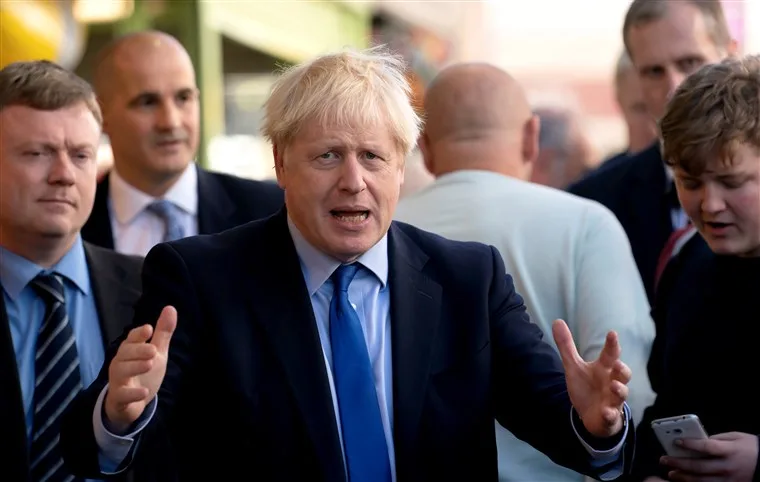 El primer ministro Boris Johnson da marcha atrás con el retorno a las clases en el Reino Unido