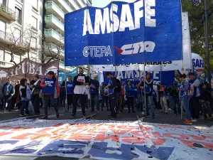 Amsafé aceptó la propuesta oficial con la condición de que los bonos pasen al salario en diciembre