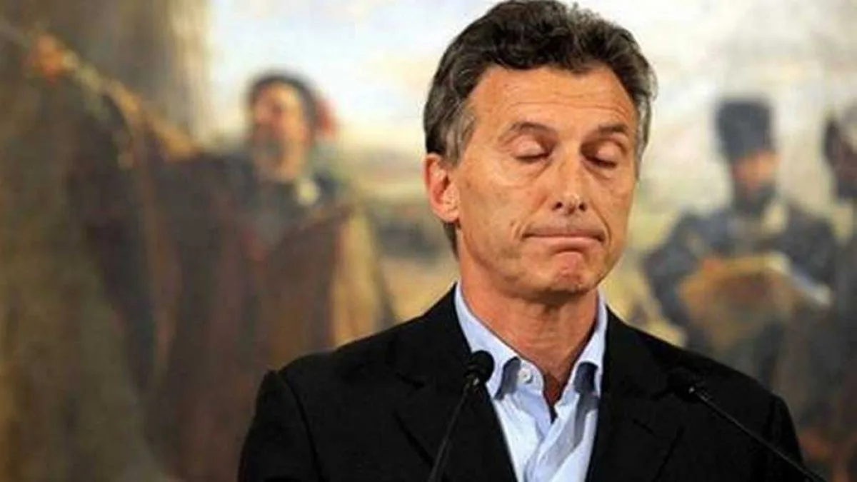 Macri fue operado por un tumor en el intestino y estará internado hasta este miércoles