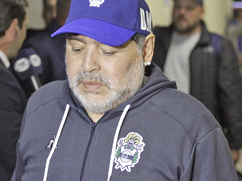 Maradona “está con muchas ganas de irse” aunque los médicos quieren retenerlo un día más