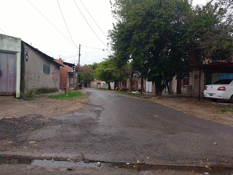 Tres heridos de bala y una adolescente con quemaduras: el saldo de una noche violenta en Tablada