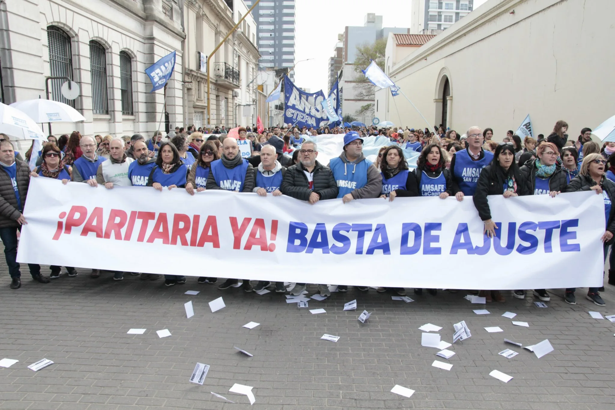 Alto acatamiento en la segunda semana de paro de docentes, médicos y estatales