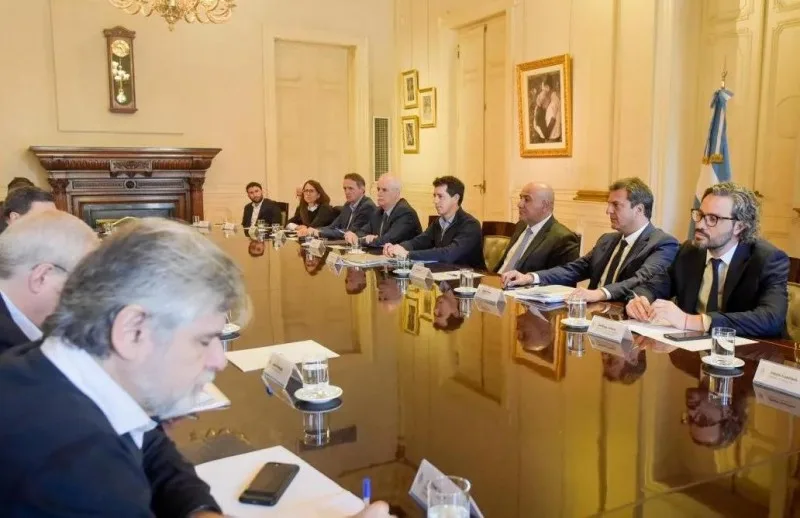 Por abajo y por arriba: el gabinete nacional expresó su "respaldo y apoyo total" a la vicepresidenta