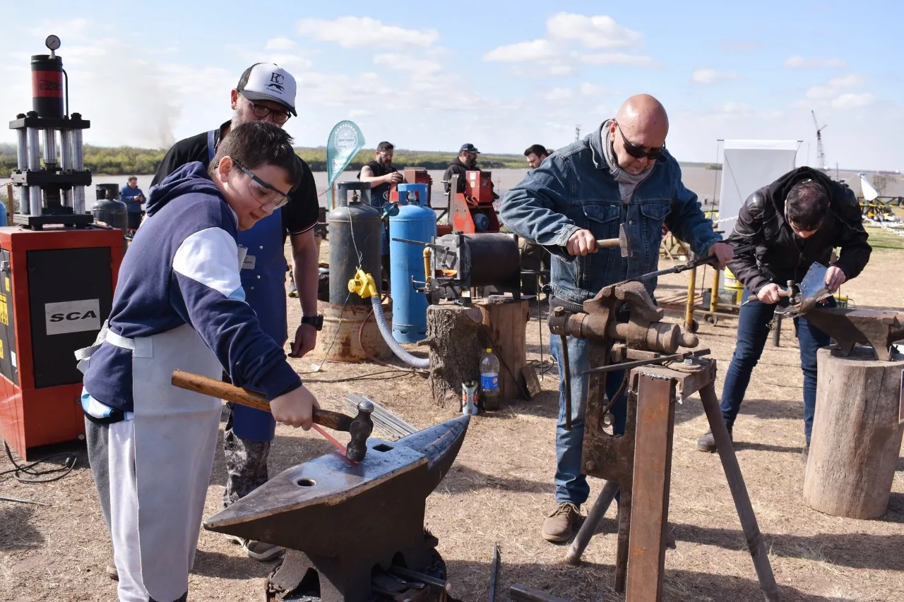 Se hizo el primer Festival de la Forja en Hierro en la localidad de Pueblo Esther