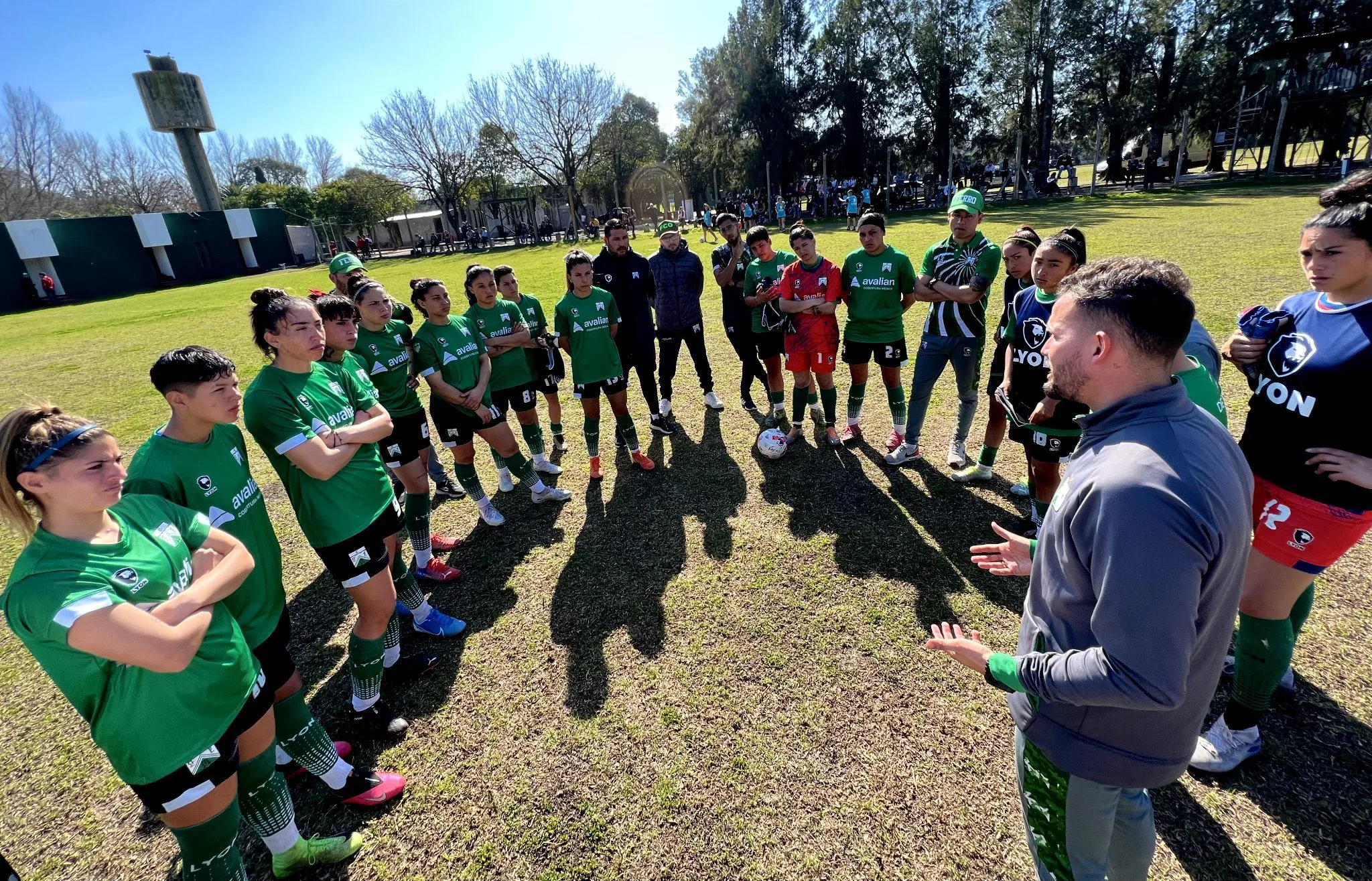Felipe Zubeldía, DT de Ferro y ex Central, analizó el presente del equipo y la previa del cruce