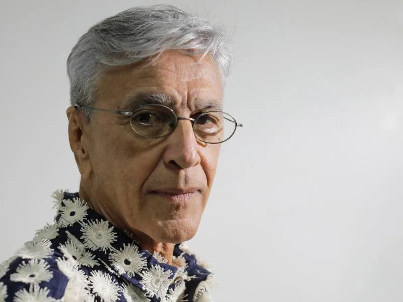 Caetano Veloso cumple 80 años convertido en una referencia ineludible de la cultura popular
