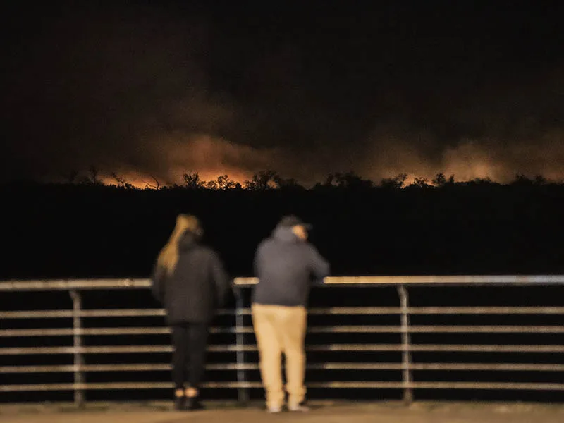 Un nuevo detenido por las quemas en las islas y corte del puente Rosario-Victoria por el humo