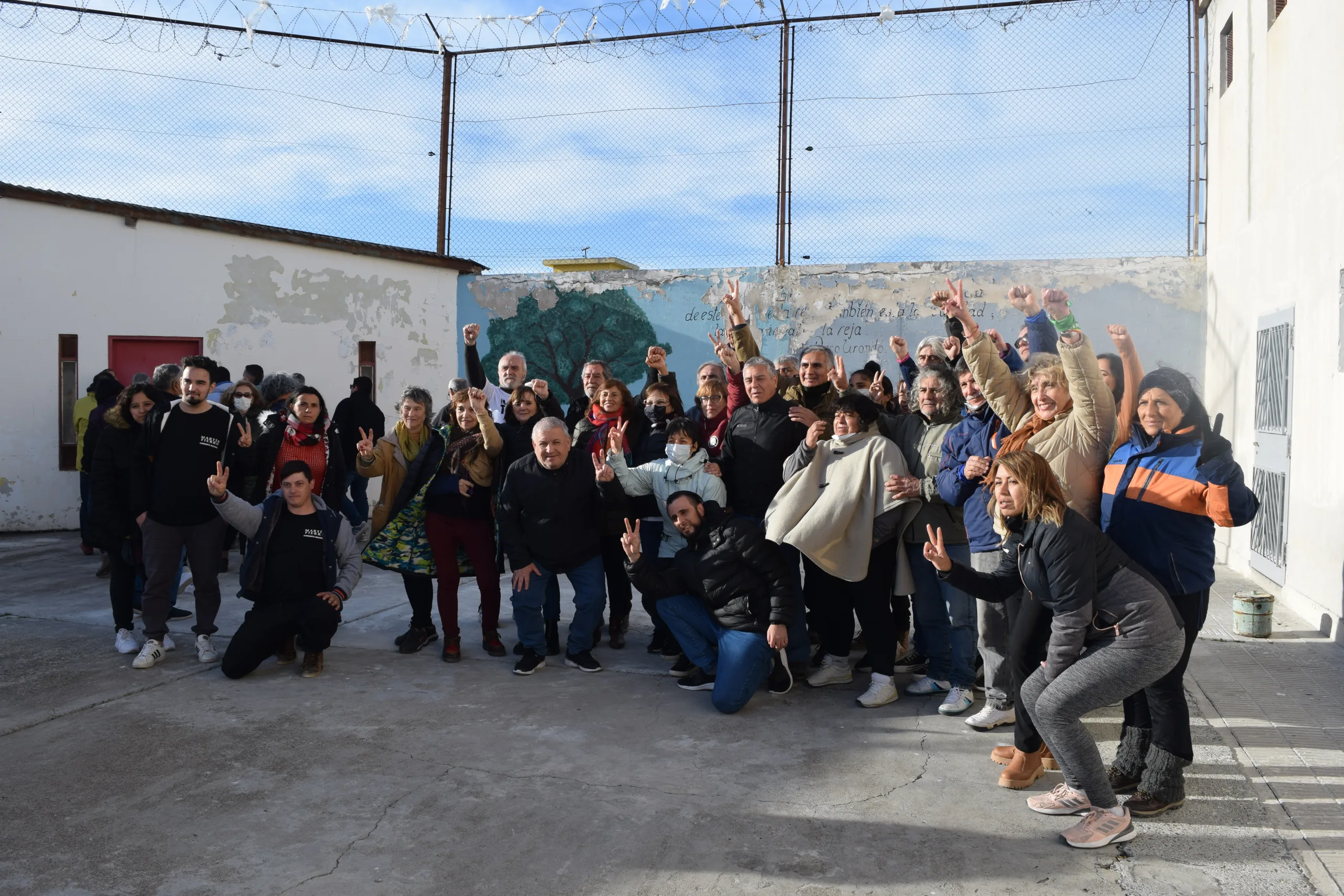 La puerta que no tenía forma: los familiares y expresos políticos recorrieron el penal de donde se fugaron los militantes en 1972