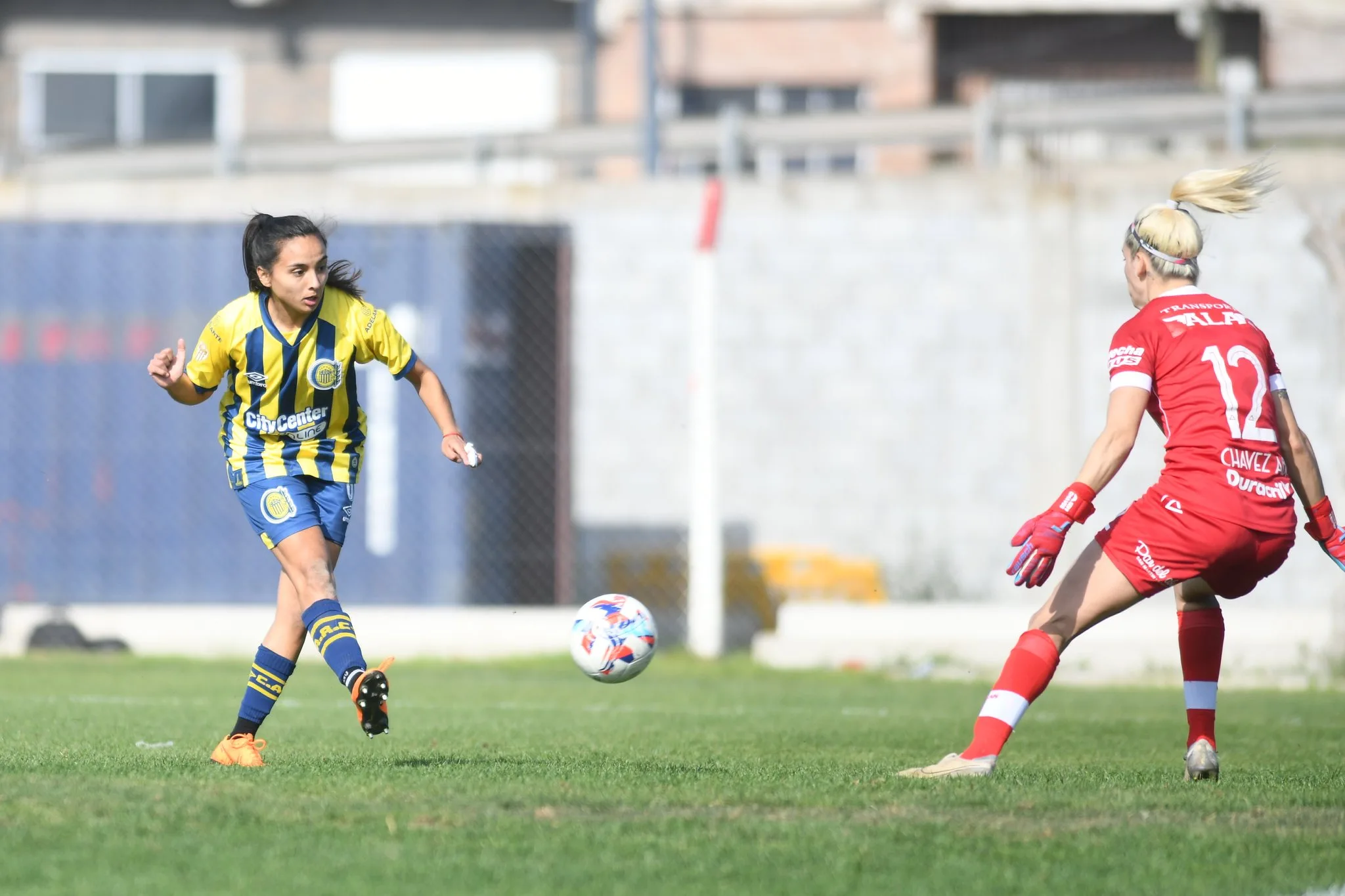A mano en la Quemita: Central visitó a Huracán y se trajo un punto a Rosario