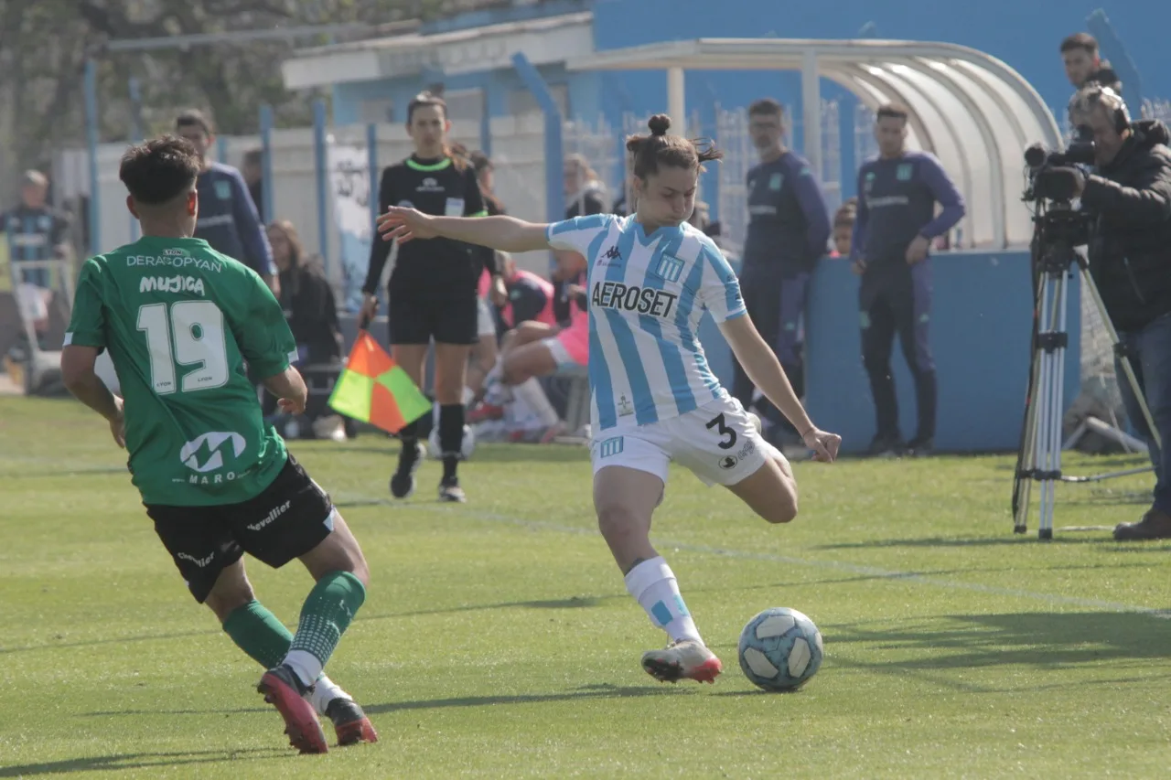 Racing goleó a Ferro y alcanzó la segunda posición de la tabla que lidera UAI Urquiza