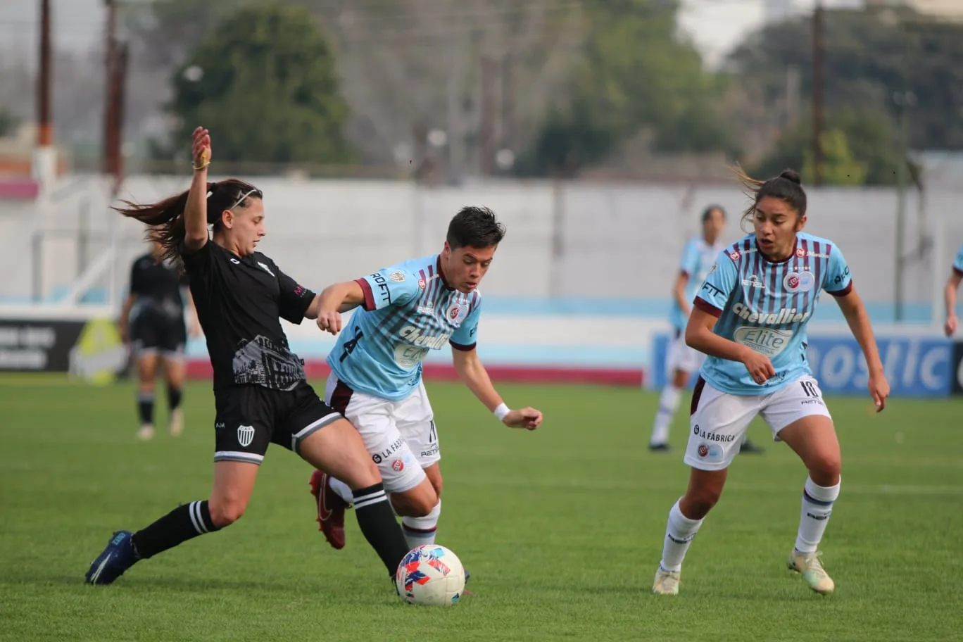 UAI Urquiza le ganó a Estudiantes de Buenos Aires y continúa en lo más alto de la tabla