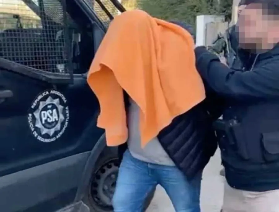 Cayó el Gigoló de Beltrán: las autoridades hallaron drogas, arma y una menor de 17 años