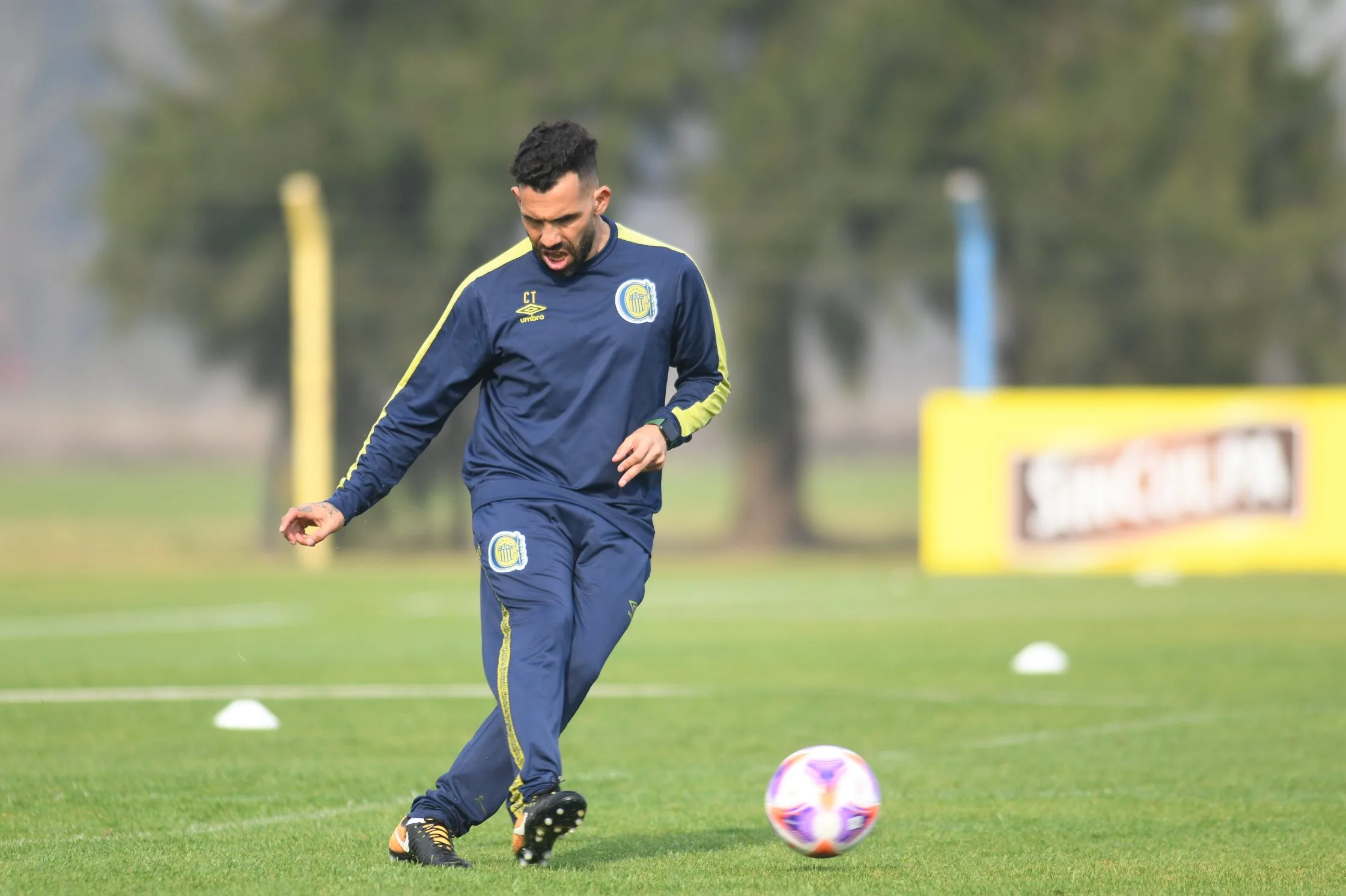 Una buena y una mala para Tevez, que ante Talleres no tendrá a Cortéz pero recupera a Tanlongo