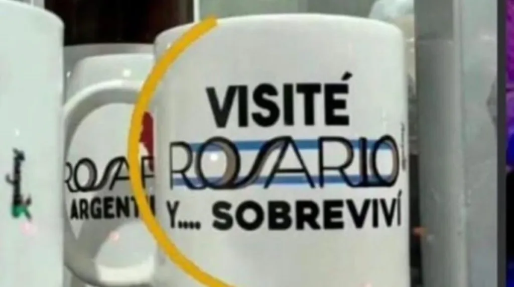 En la Terminal venden tazas con la frase “Visité Rosario y sobreviví”