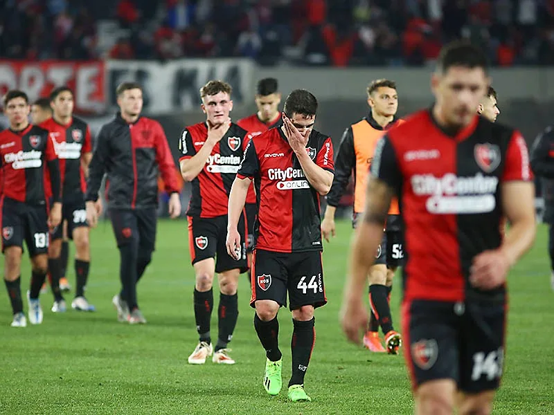 Newell's tocó fondo ante River y llegó a ocho partidos sin triunfos