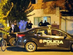 Estaba dentro de un auto y lo acribillaron desde otro en Cerrillos al 3700: tenía 28 años