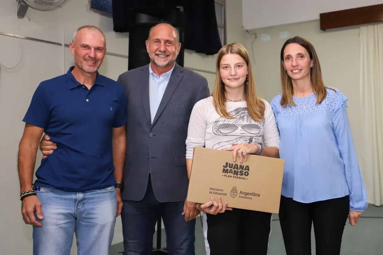 La provincia entregó 31.800 netbooks en escuelas santafesinas