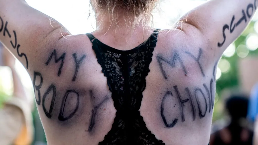 Las imputaron por un aborto ilegal luego de que Facebook compartiera sus chats a la Justicia