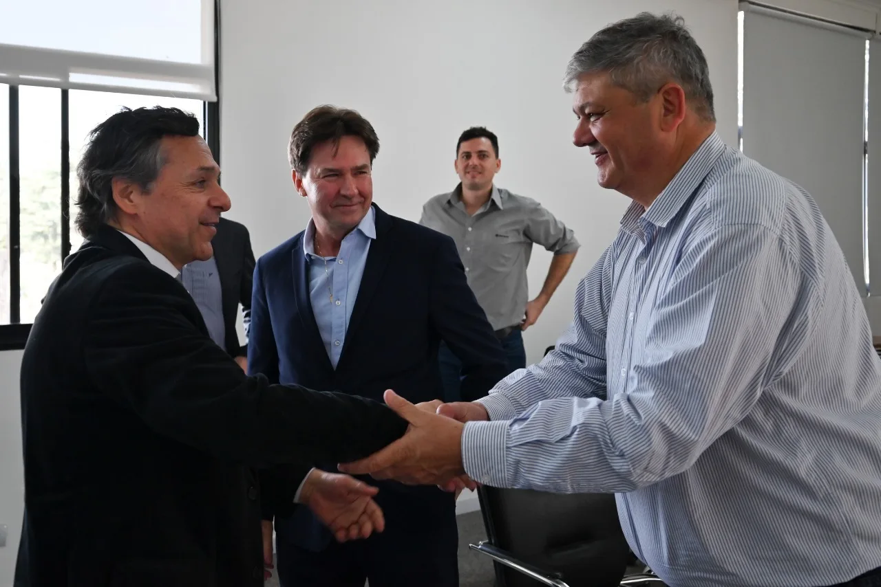 Giuliano y Ricci visitaron la empresa Marcopolo de Villa Gobernador Gálvez
