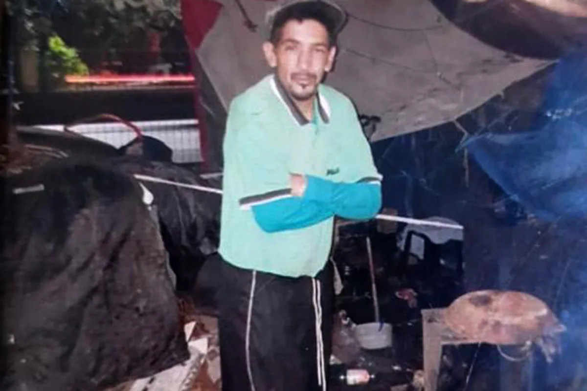 Absolvieron a un indigente condenado a 50 años por el copamiento de una comisaría