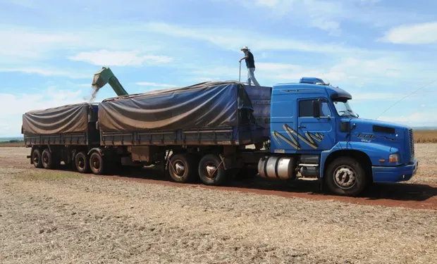 La provincia aplicó multas de más de 3 millones de pesos por exceso de carga de soja en camiones