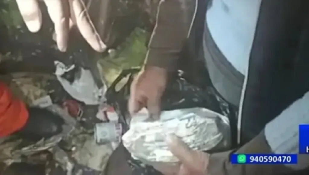 Insólito: por error tiró más de 7.000 dólares a la basura, salió a correr al camión y los recuperó