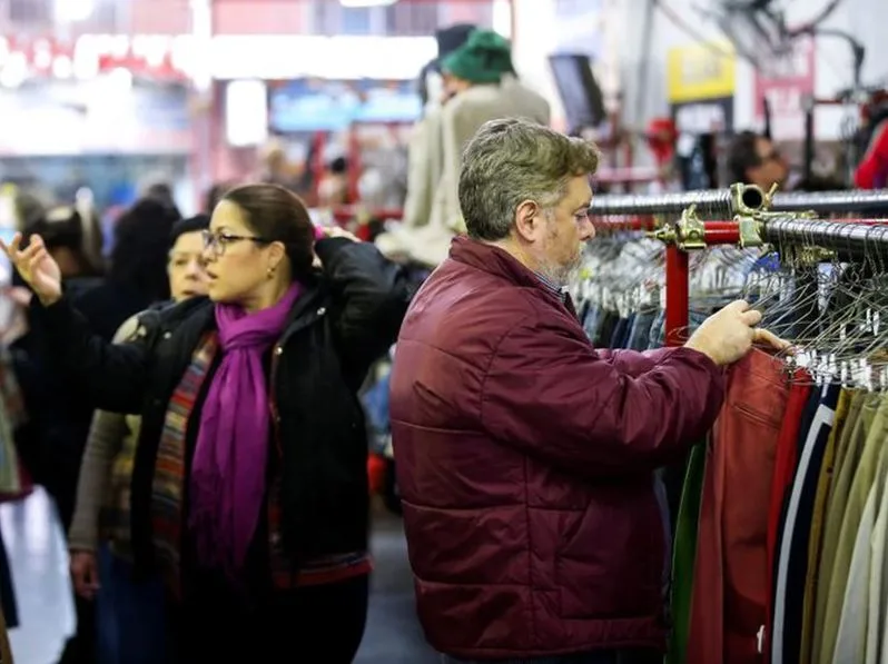 Los precios de pilchas y calzados subieron casi un 100% en el último año