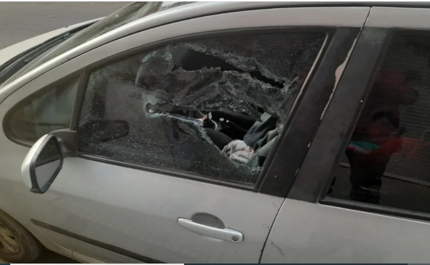 Rescatan a una beba encerrada en un auto y detienen al padre