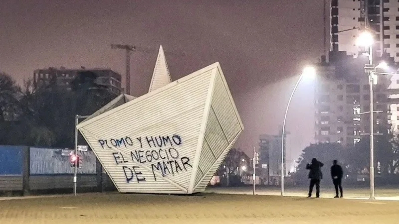 Pintaron el tradicional Barquito de Papel con un particular mensaje
